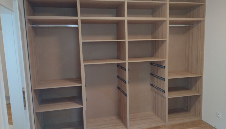 Vestavěné skříně